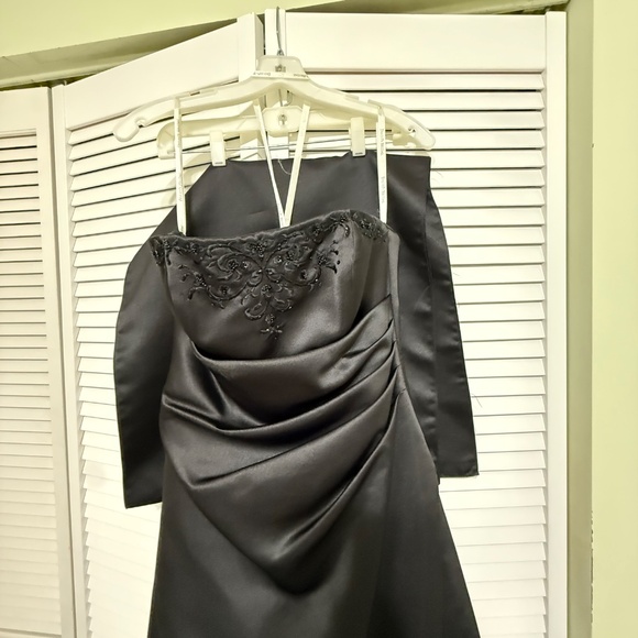 David’s Bridal Black Satin Gown - Picture 4 of 8